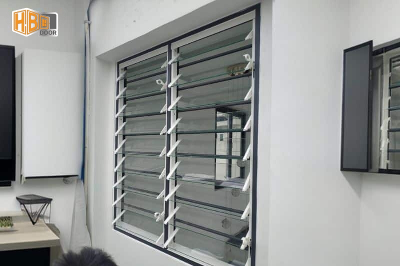 Cửa Chớp Lật Nhôm Xingfa (Lá Sách): Giải Pháp Thông Gió &amp; Báo Giá Mới Nhất