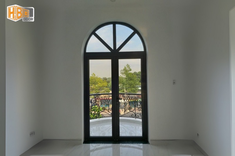 Cửa vòm nhôm kính: Cấu tạo, ưu nhược điểm, báo giá chi tiết